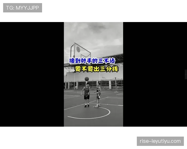 全面解析篮球规则中翻腕违例的动作界定与具体判罚依据 全面解析篮球规则中翻腕违例的动作界定与具体判罚依据